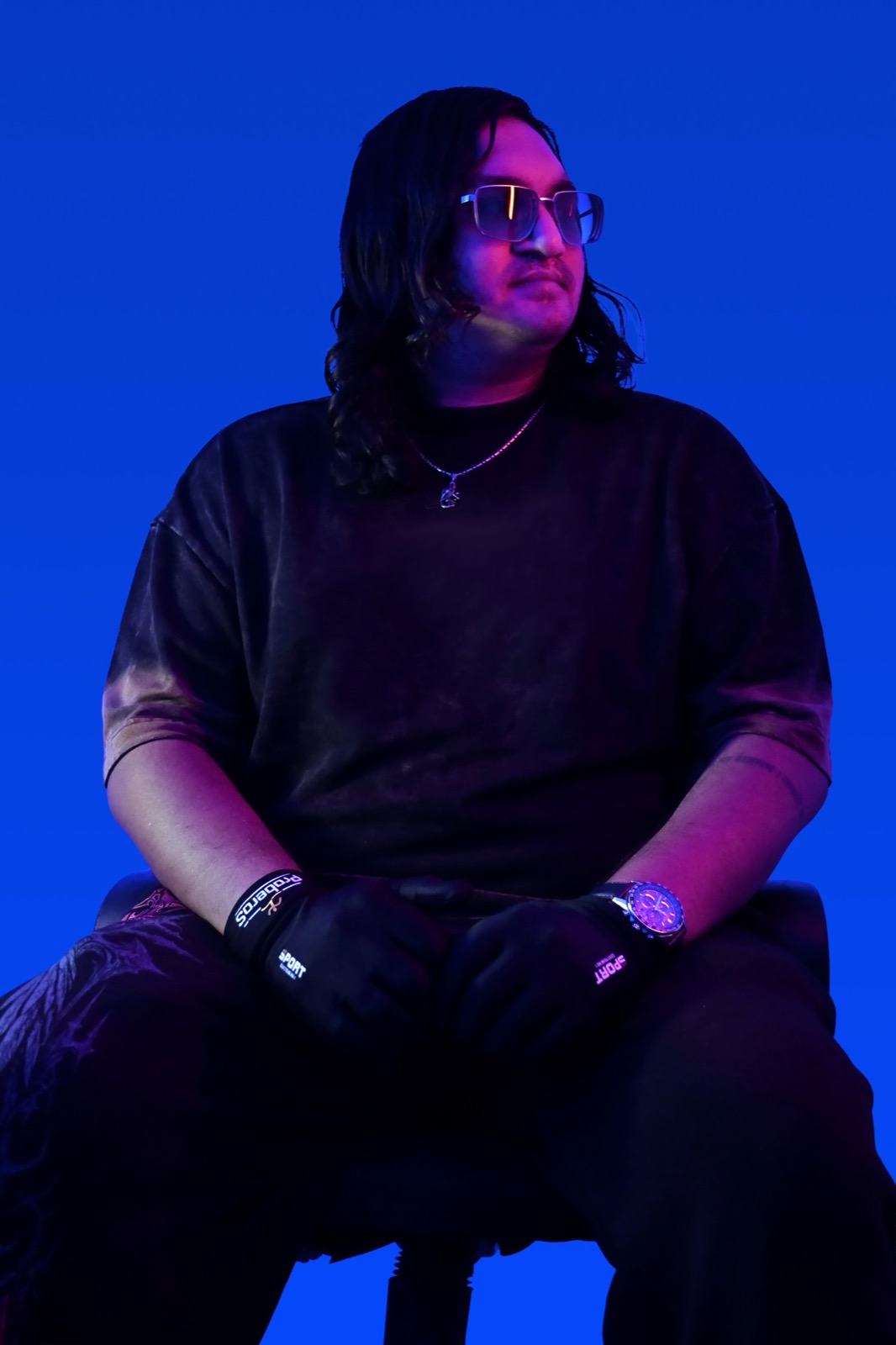 Sidallica seated portrait in blue and magenta light